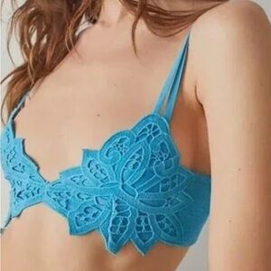 NWOT Free People Bali Soleil Bralette Size Medium Color Blue